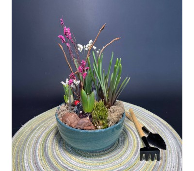 Композиция в керамическом кашпо с первоцветами арт. 149